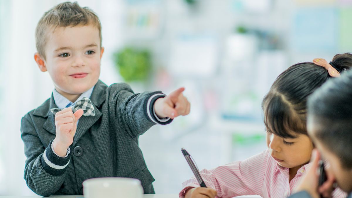 A kid pointing to his classmates